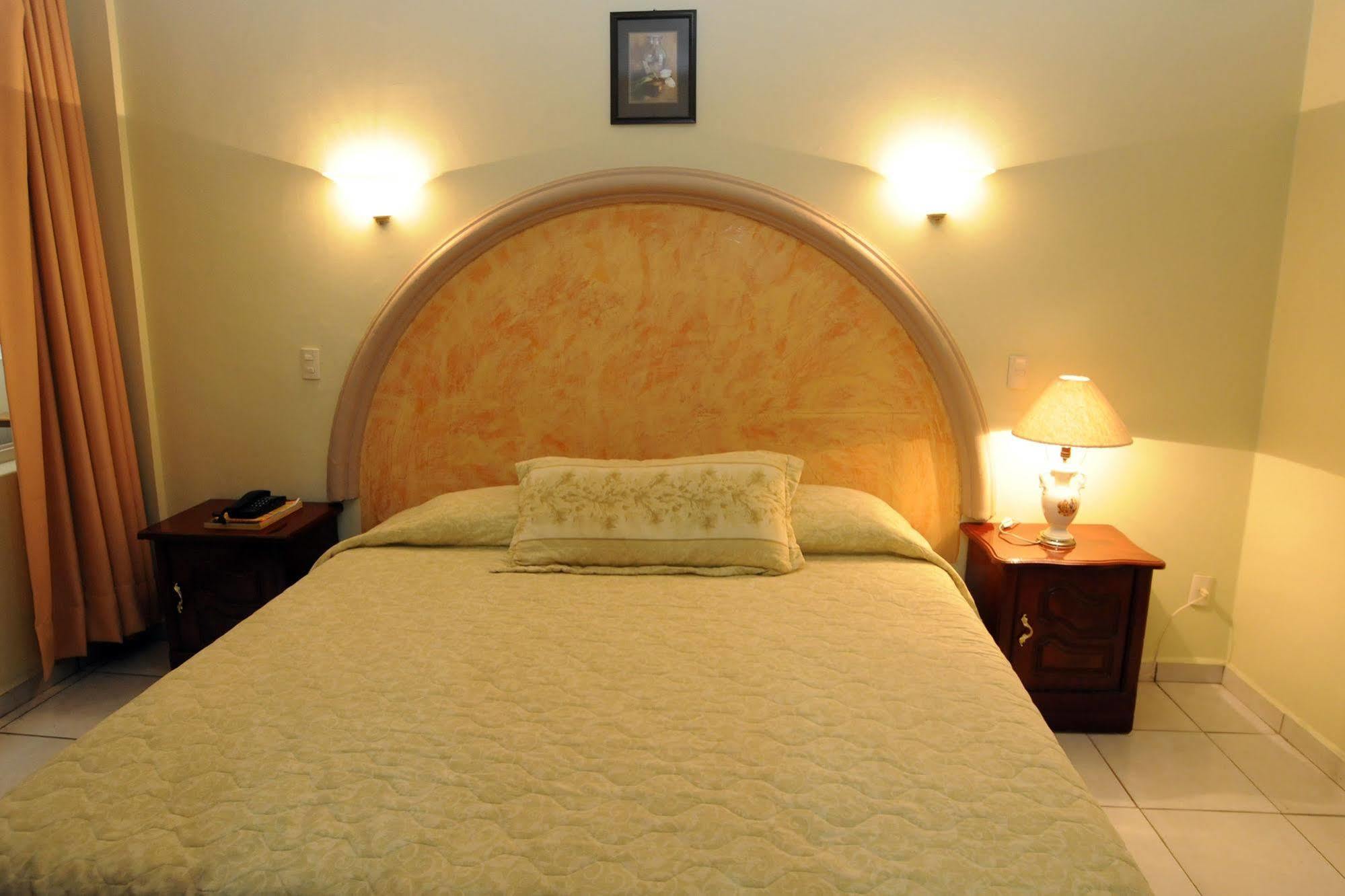 Hotel Plaza Sahuayo Екстер'єр фото