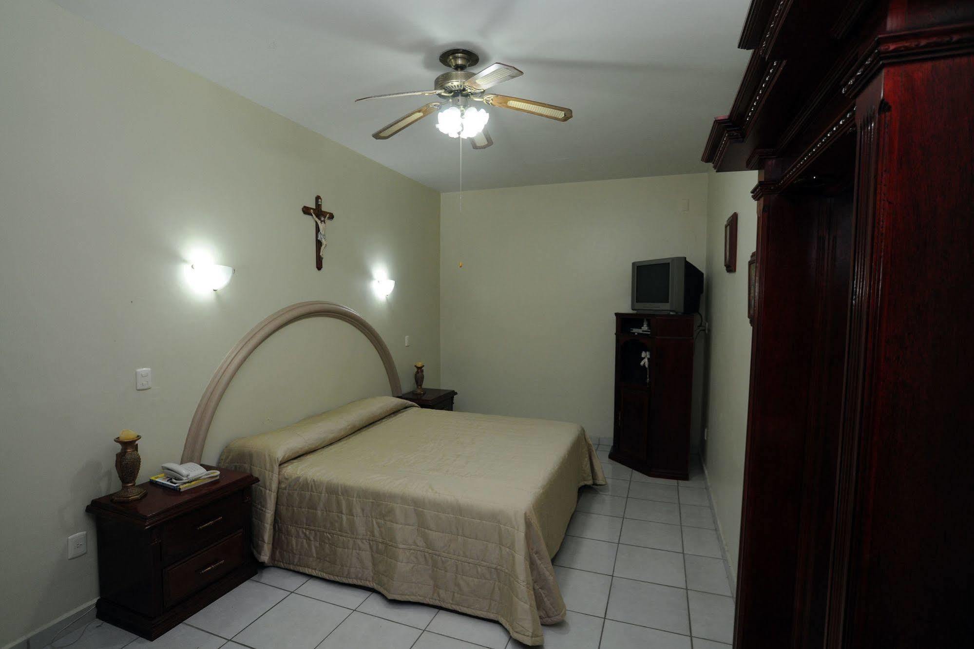Hotel Plaza Sahuayo Екстер'єр фото